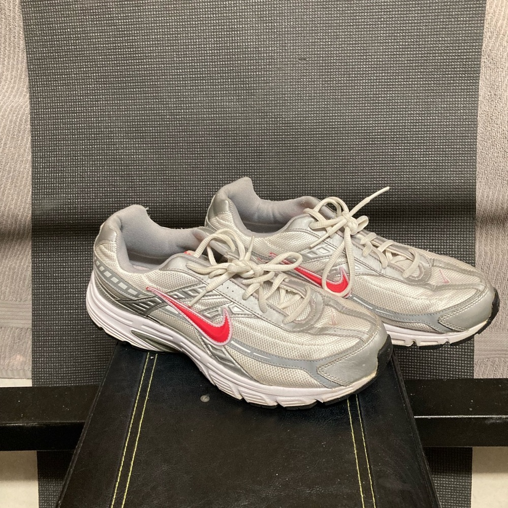 Women’s nike initiator
